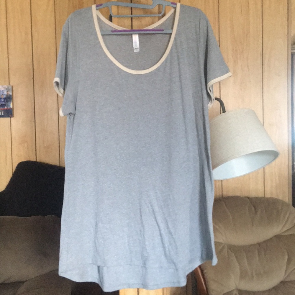Lularoe classic tee